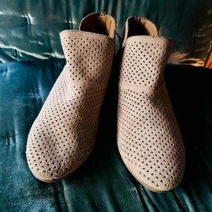 Kenneth Cole Reaction Perforated Booties